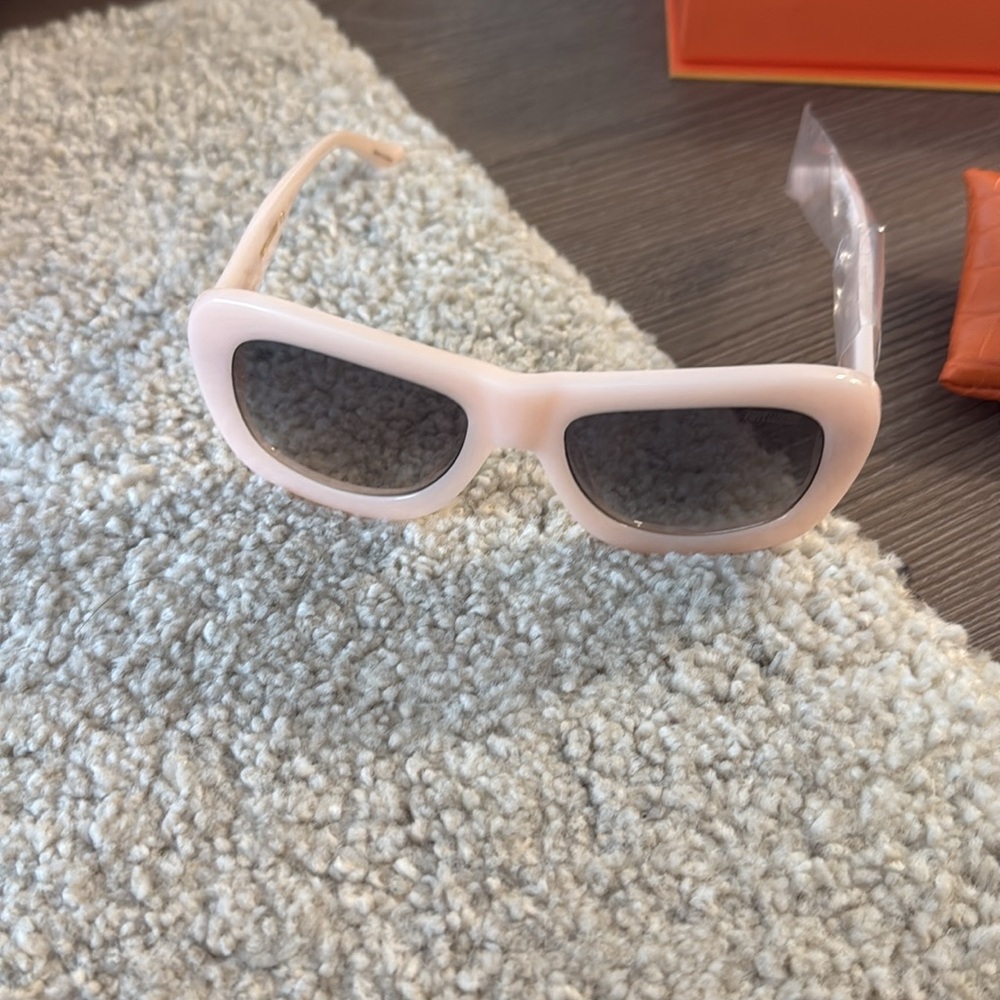 NWT Poppy Lissiman Rio sunglasses in soft pink - Picture 12 of 12